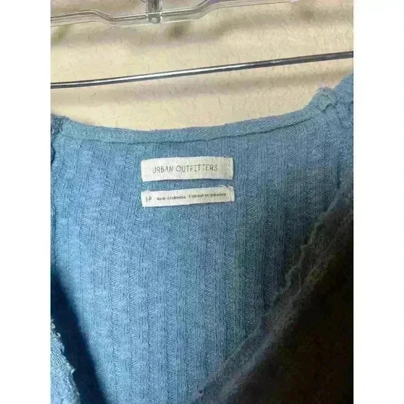 Urban outfitters size S cropped top with balloon sleeves - Picture 11 of 12